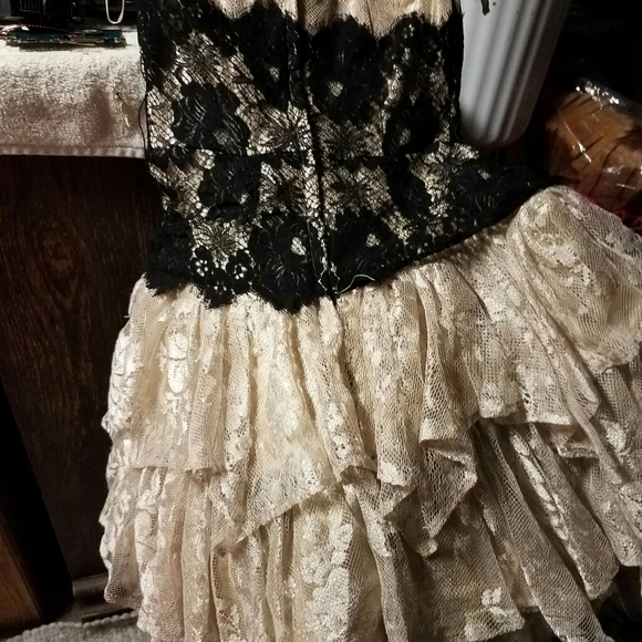 Prom dresses - Picture 2 of 2